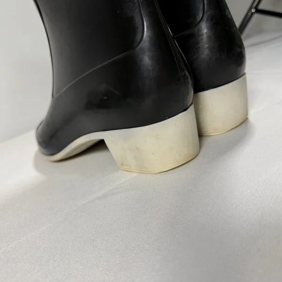 Chanel 40 Rainboots CC Logo Calf Knee High Two Tone Black White PVC Mid Heel - Picture 5 of 8